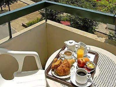 Les Chemins Francis - Modern Hotel Bagnols-les-Bains Kültér fotó