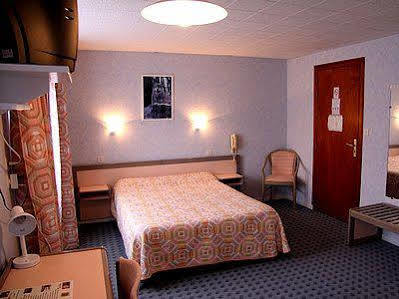 Les Chemins Francis - Modern Hotel Bagnols-les-Bains Kültér fotó